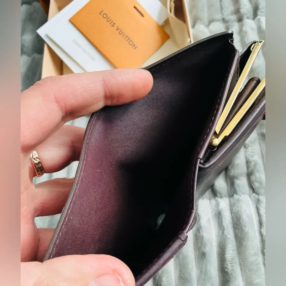 Authentic Louis Vuitton kiss lock Wallet